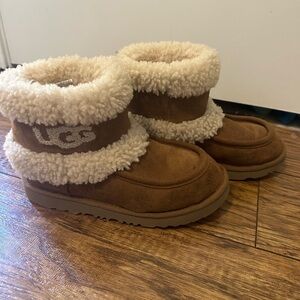 UGG kids Ultra Mini Fluff Genuine Tan and Cream Shearling Boots